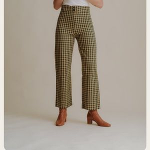 ISO Ali golden raw silk pants in hunter green & peach. SZ small or medium.
